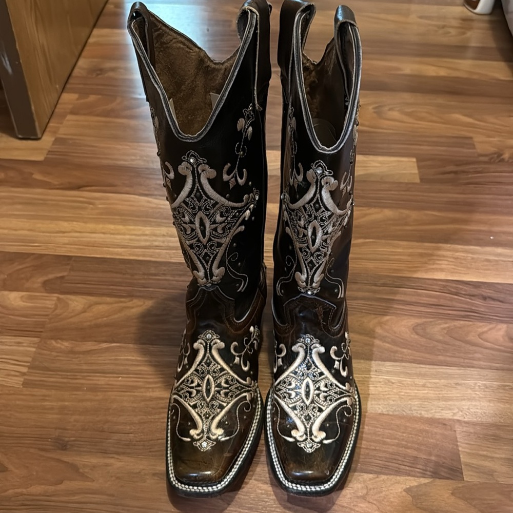 Embroidered Western Boots - Brown and Cream